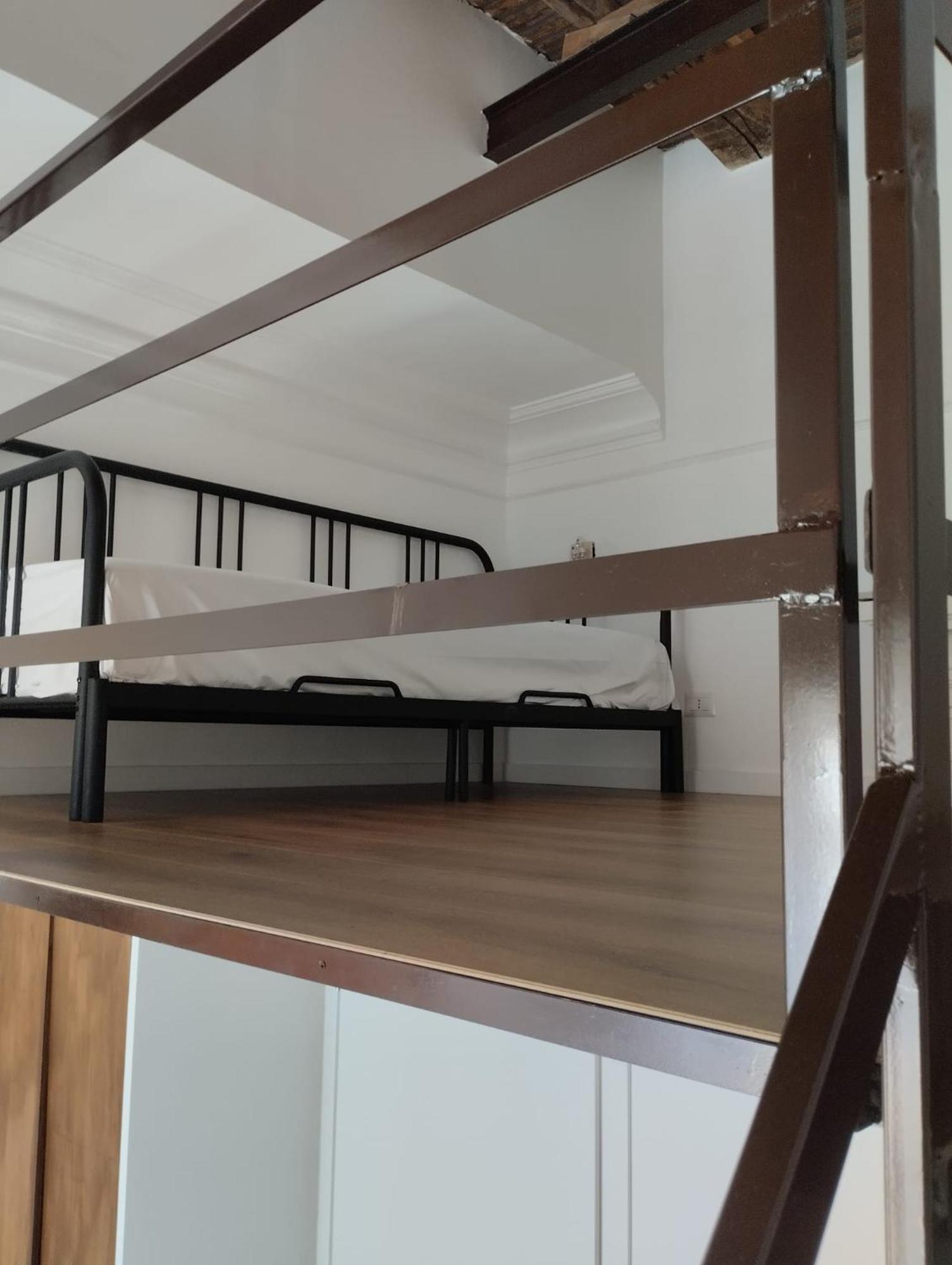 Residence E Appartamenti Cavallerizza Naples Luaran gambar
