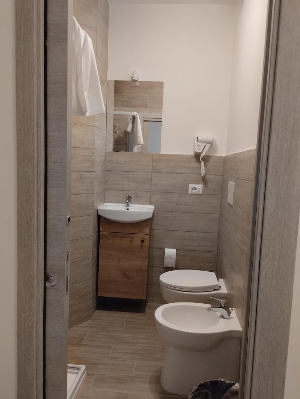 Residence E Appartamenti Cavallerizza Naples Luaran gambar