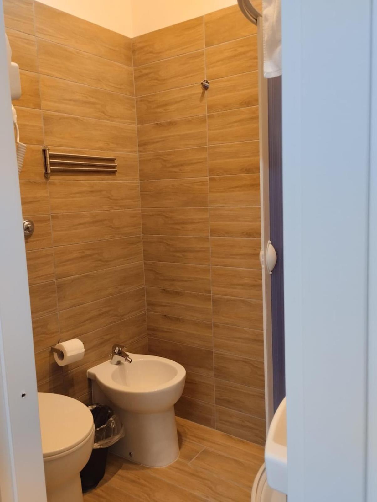 Residence E Appartamenti Cavallerizza Naples Luaran gambar