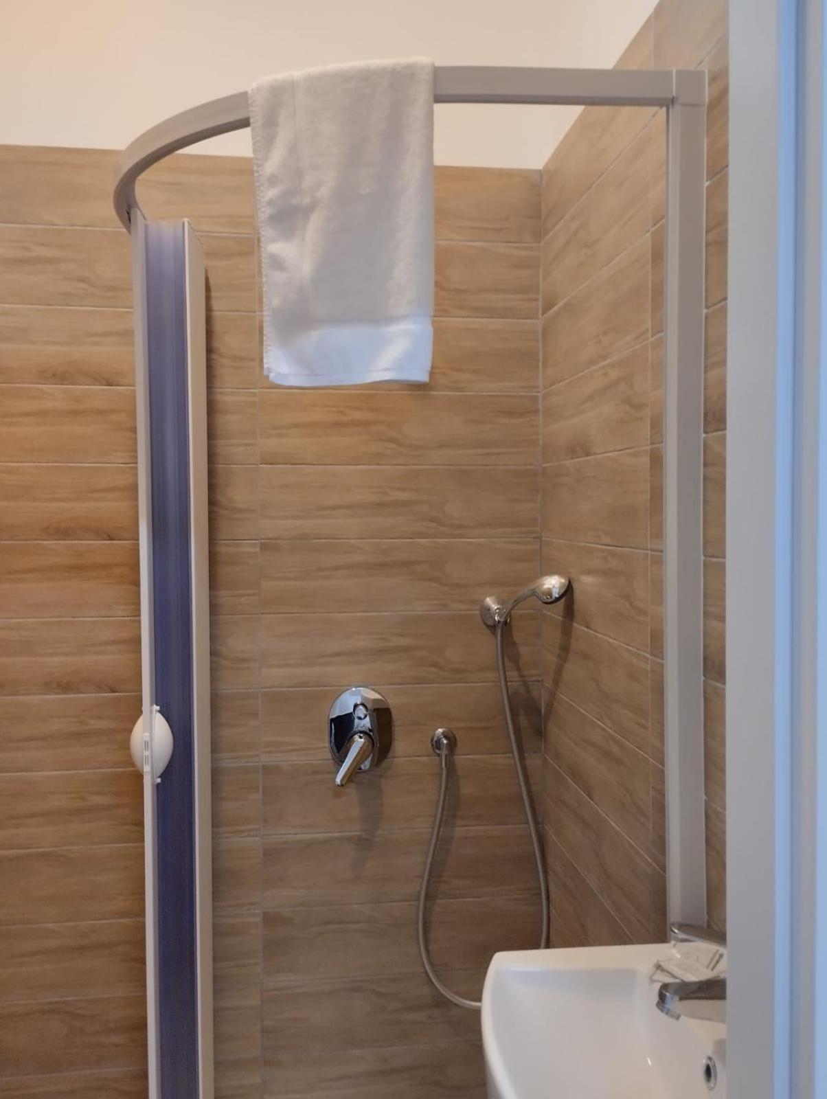 Residence E Appartamenti Cavallerizza Naples Luaran gambar