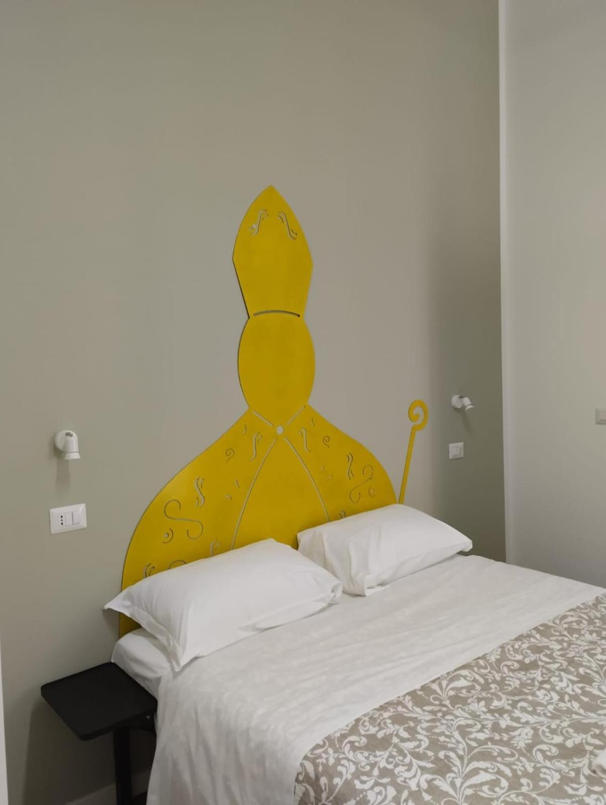Residence E Appartamenti Cavallerizza Naples Luaran gambar