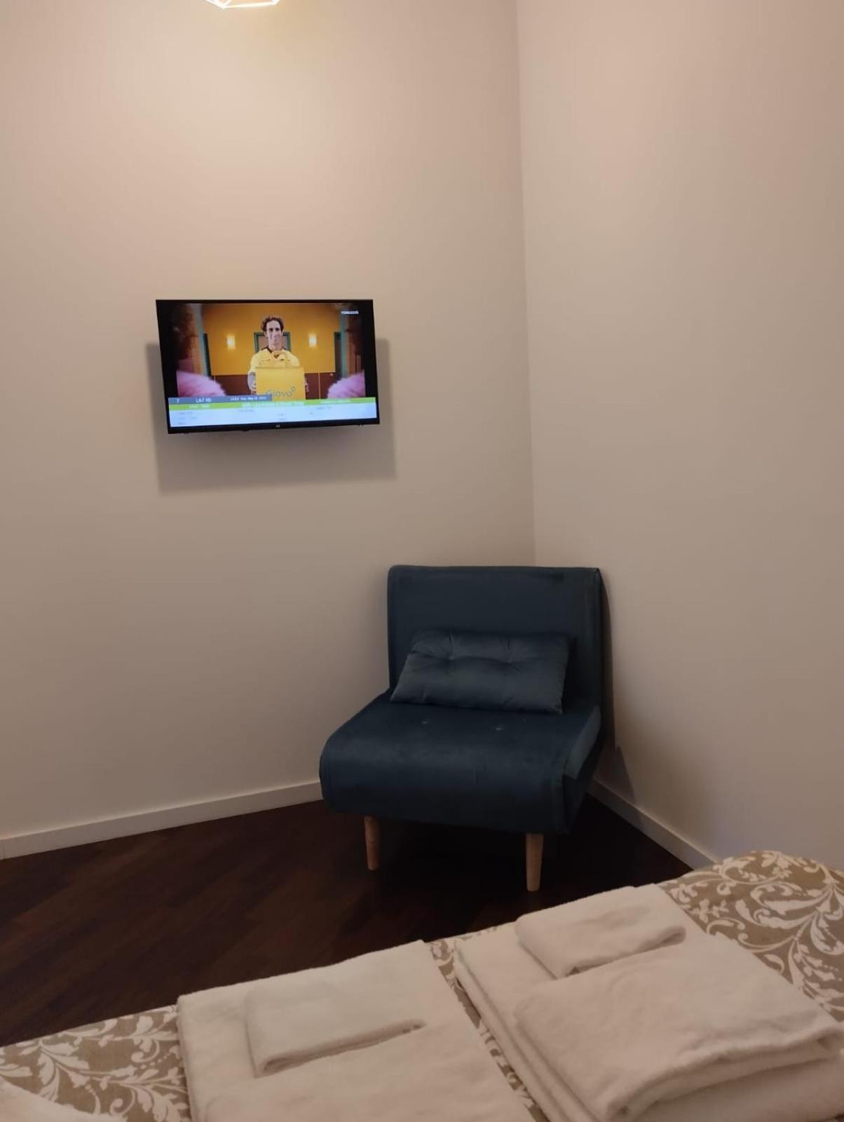 Residence E Appartamenti Cavallerizza Naples Luaran gambar