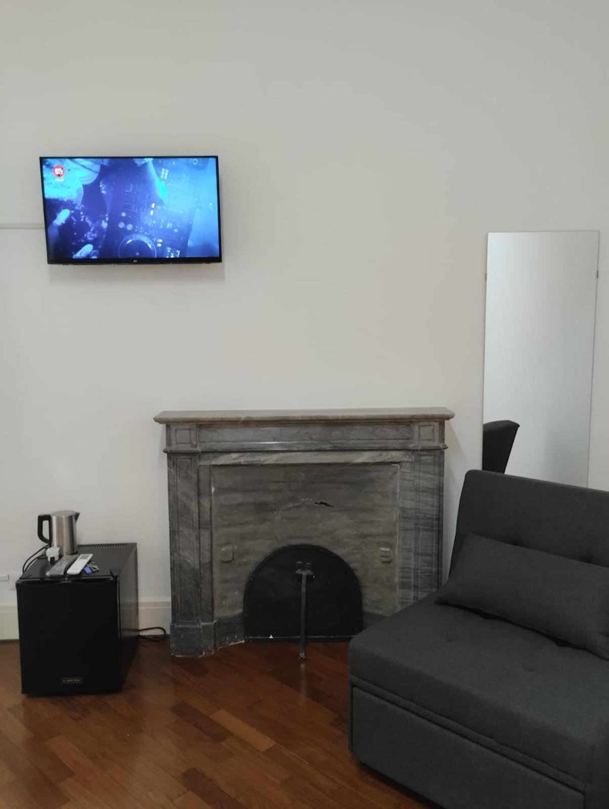 Residence E Appartamenti Cavallerizza Naples Luaran gambar