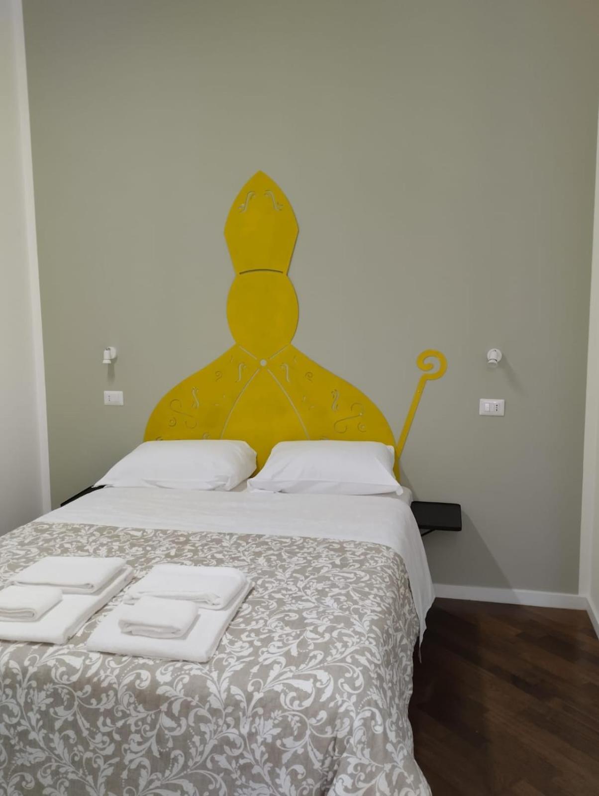 Residence E Appartamenti Cavallerizza Naples Luaran gambar