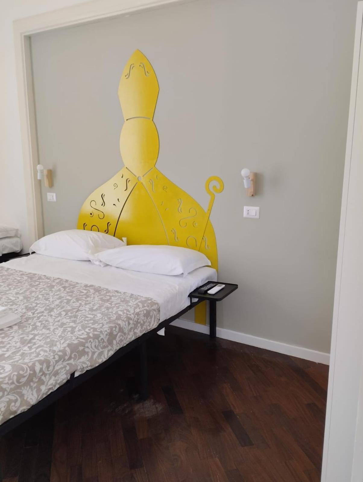 Residence E Appartamenti Cavallerizza Naples Luaran gambar