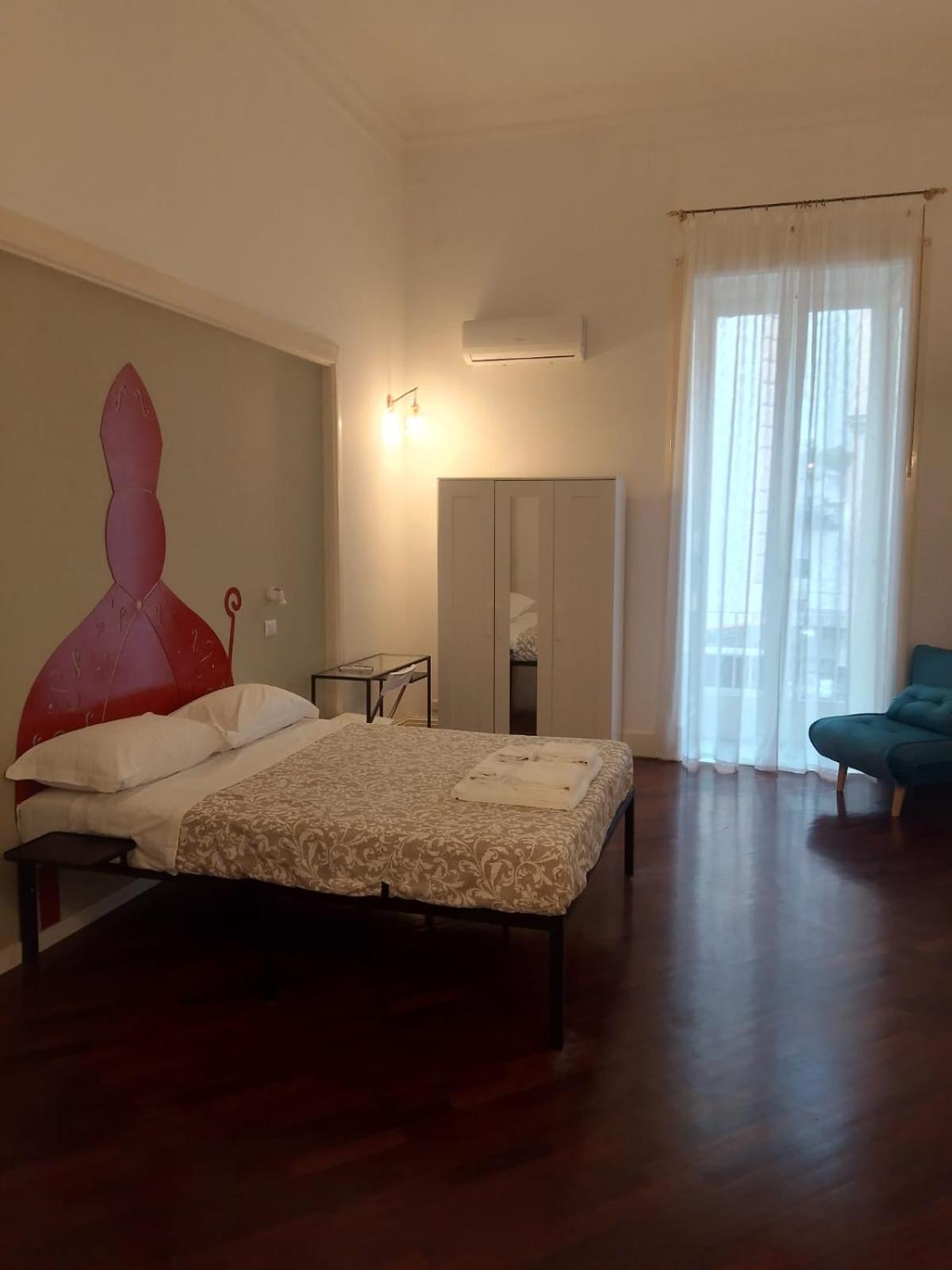 Residence E Appartamenti Cavallerizza Naples Luaran gambar