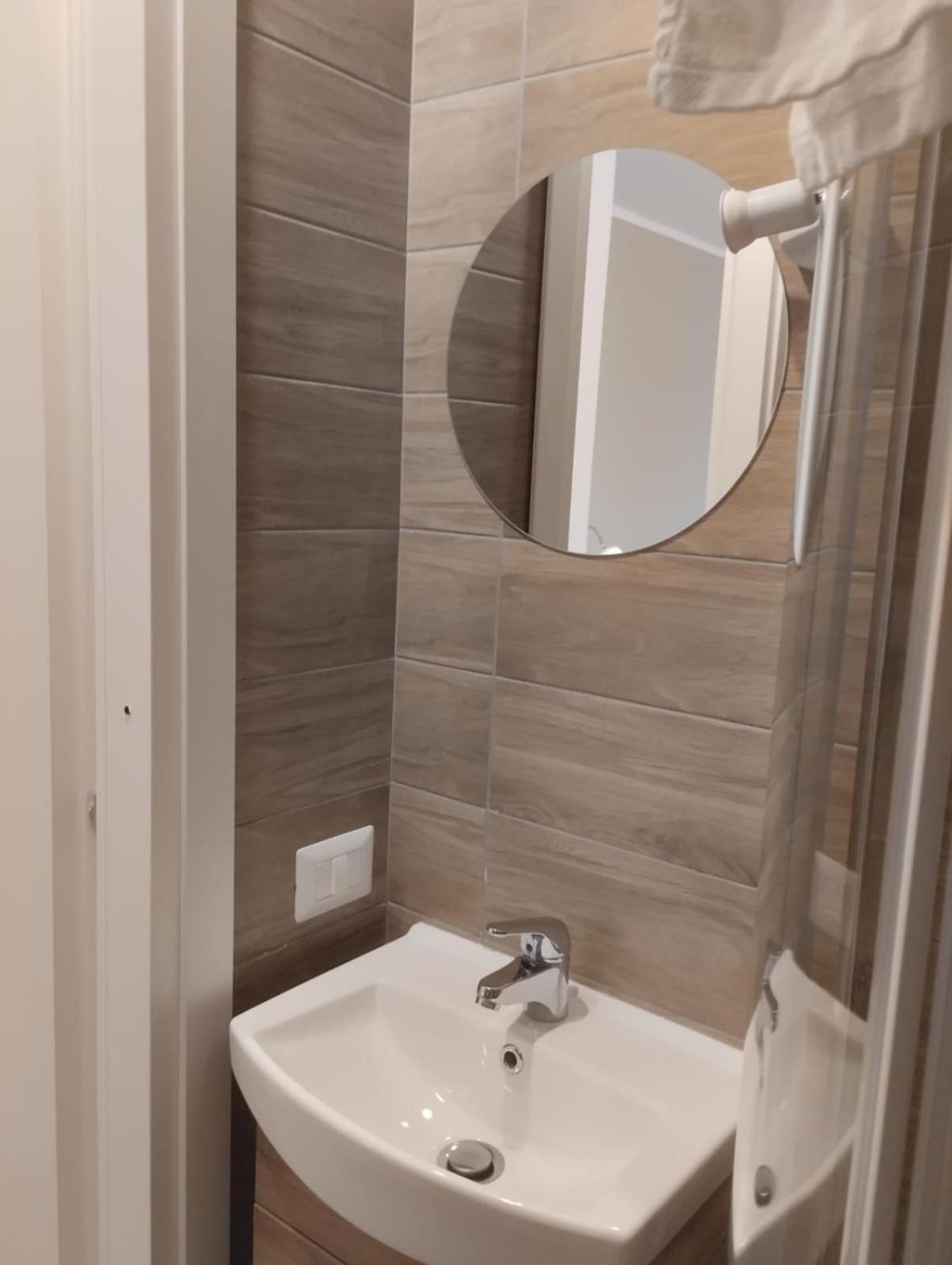 Residence E Appartamenti Cavallerizza Naples Luaran gambar