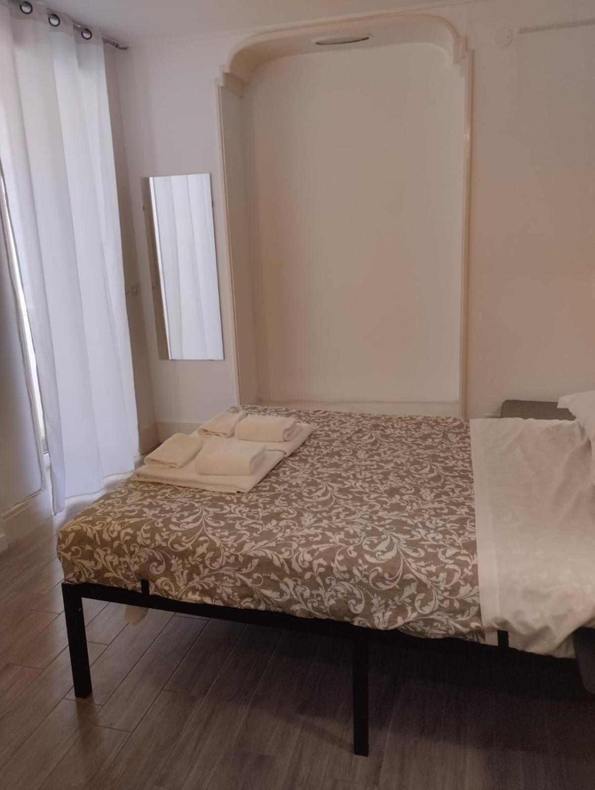Residence E Appartamenti Cavallerizza Naples Luaran gambar