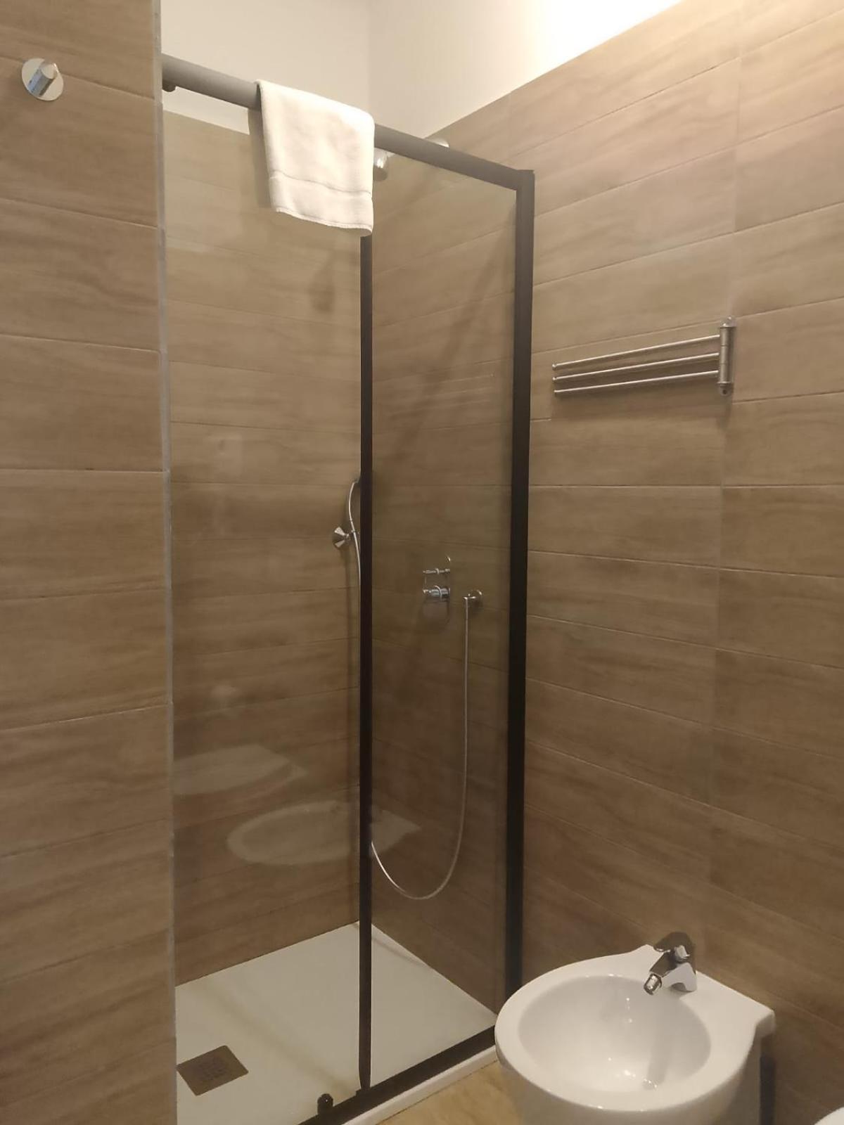 Residence E Appartamenti Cavallerizza Naples Luaran gambar