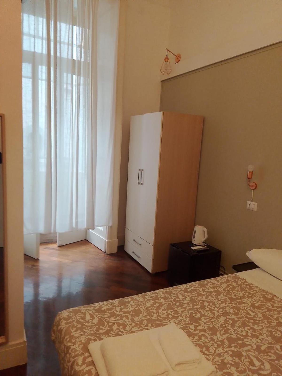 Residence E Appartamenti Cavallerizza Naples Luaran gambar